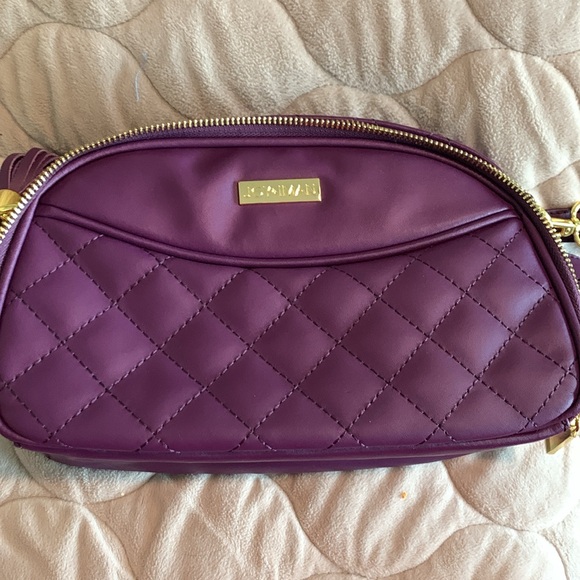 Cross body handbag with additional strap in brand new condition. Beautiful color - Picture 1 of 7